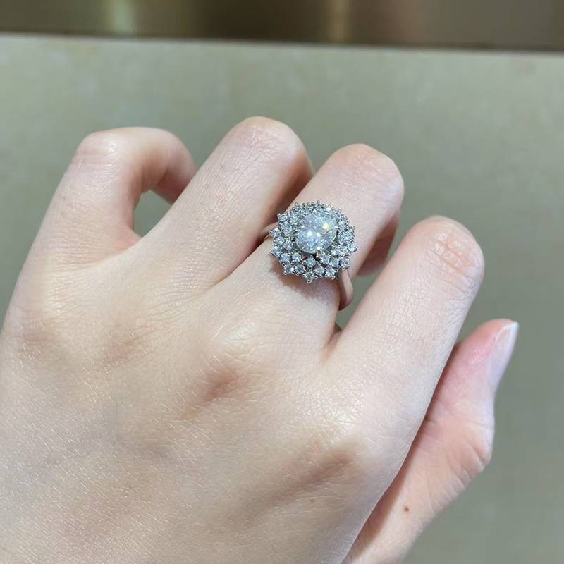 Affordable Luxury蛋形Women's RingS925银镀白金定制选款主石Moissanite1.5ct/副石高碳钻